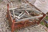 Lot of Doka tripod supports and 1 lot of Dokak pots in mortar tubs