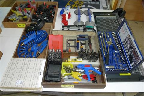 Werkzeug + Schraubzwingen + Schallschutzkopfhörer