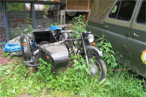 Motorrad mit Seitenwagen Dnepr