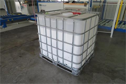 Posten Leim und Chemie in IBC-Containern