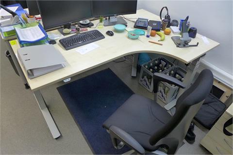 Schreibtisch Bogenform, elektrisch höhenverstellbar