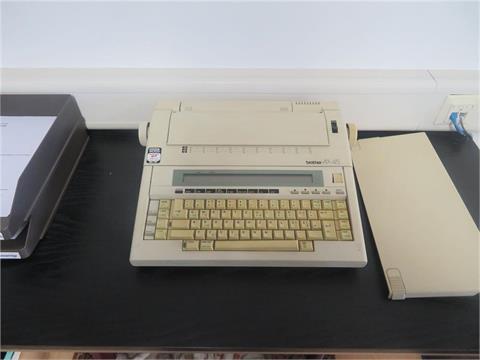 elektrische Schreibmaschine brother AX-45