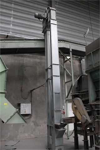 Vertikaler Kettenförderer SOBY SK 25-175